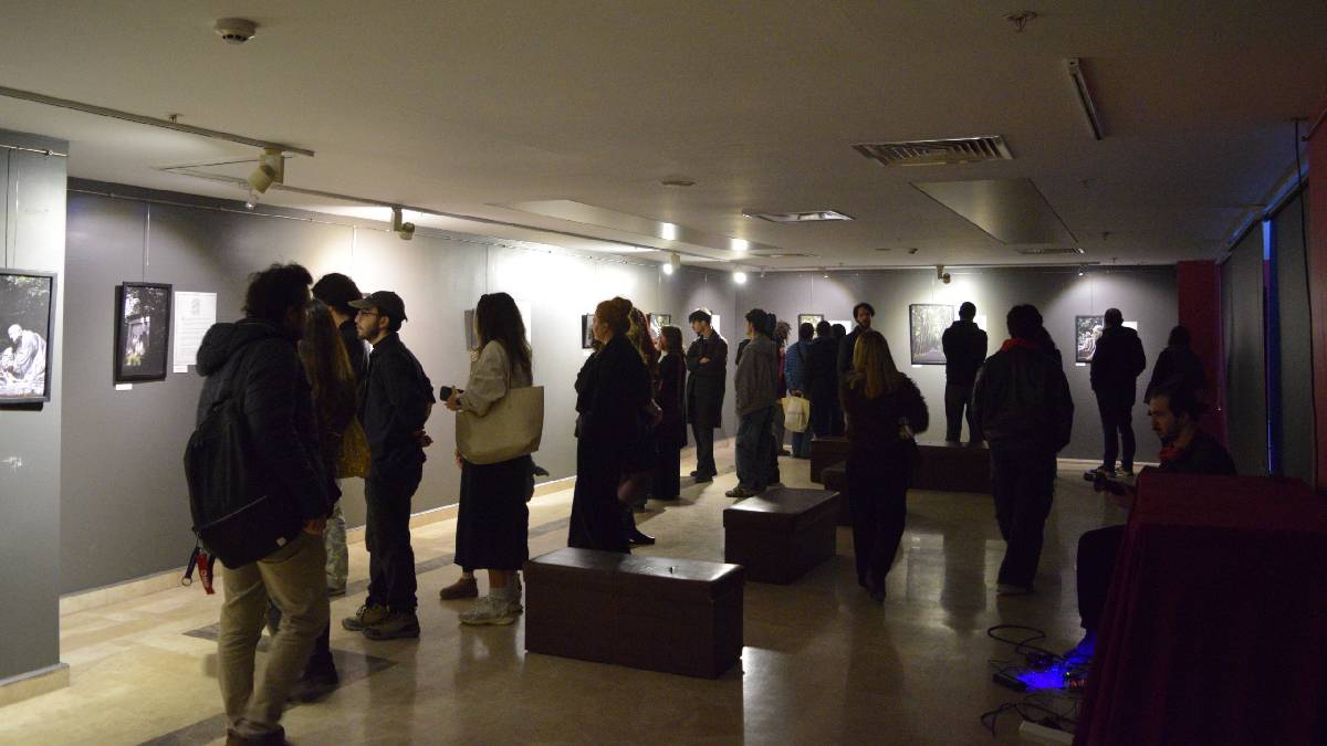 “Bir Gün Daha” sergisi açıldı