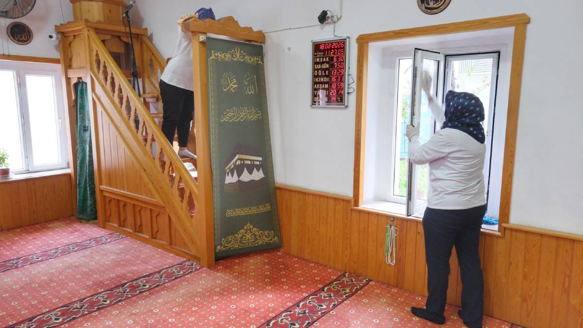 Camilerde Ramazan temizliği