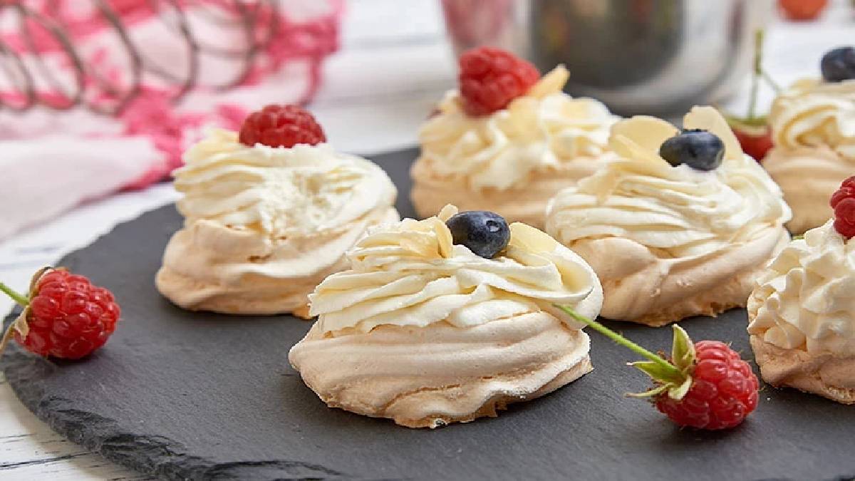 Pastane Usulü Tam Kıvamında Beze (Mereng) Tarifi: Sırrı Tekniğinde Saklı!