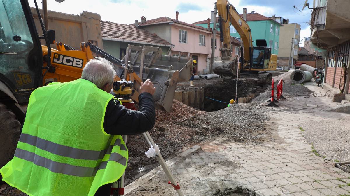Mustafakemalpaşa’nın 1970’li yıllardan kalma altyapısı Büyükşehirle yenileniyor