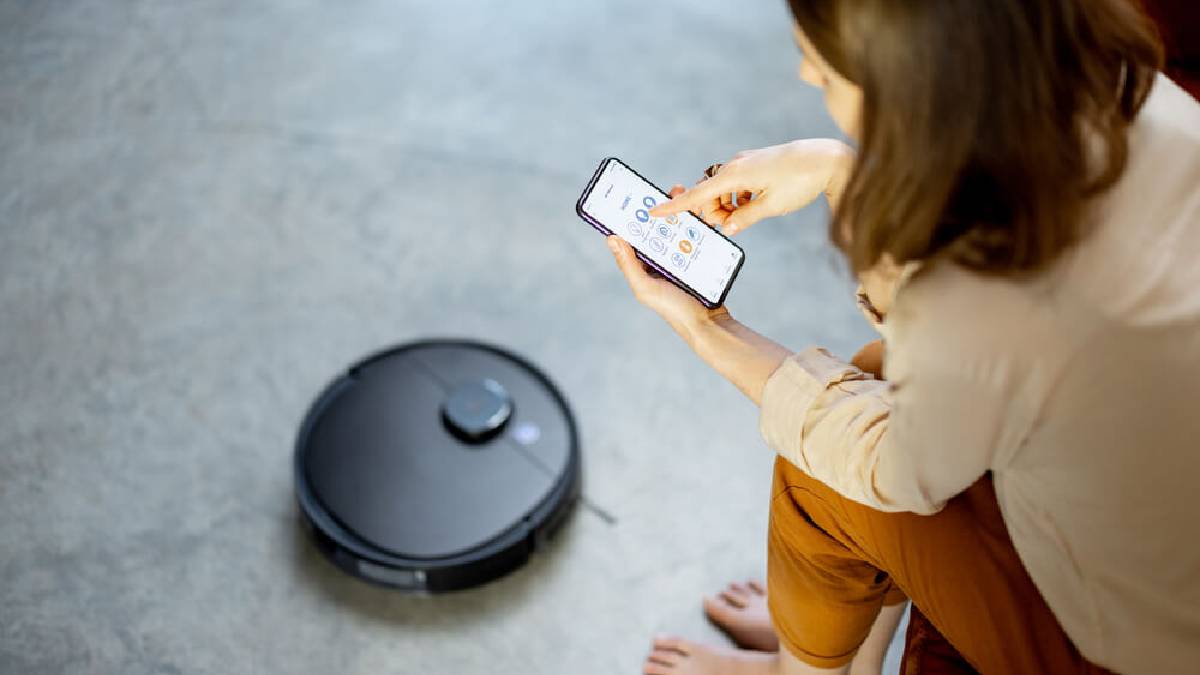 Mikrofona gerek yok! Robot süpürgeye dikkat: Duvarların sesini bile dinliyor!