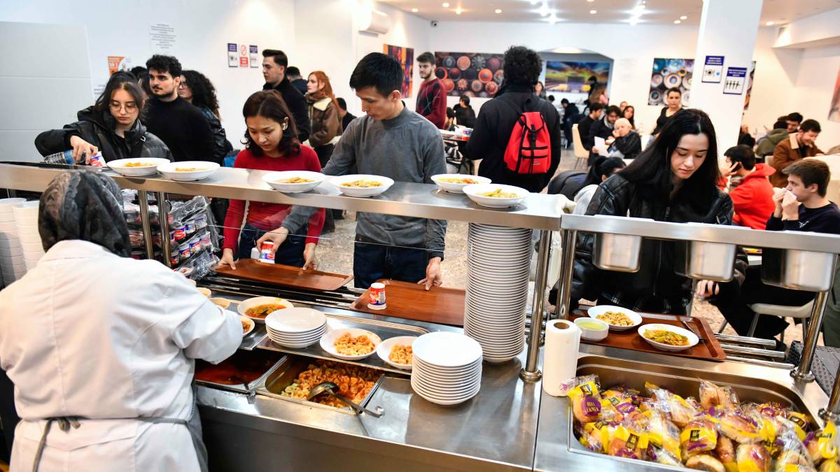 Öğrencilerin Ramazandaki adresi yine Gençlik Sofraları... 4 farklı noktada ücretsiz iftar hizmeti sunacak