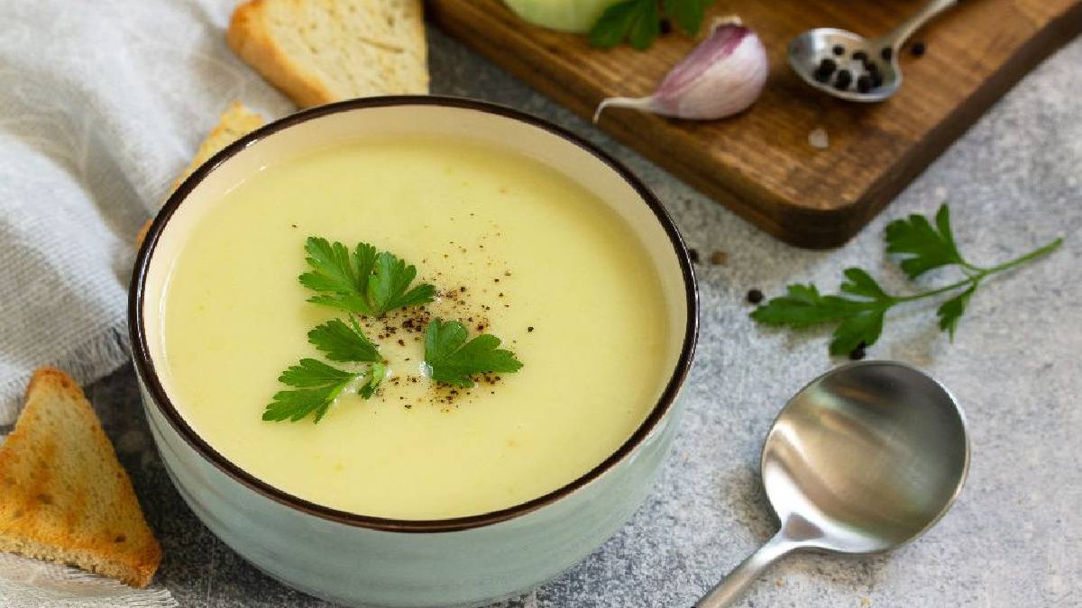 Şifa dolu ve diyet dostu: Tam kıvamında kremasız kabak çorbası!
