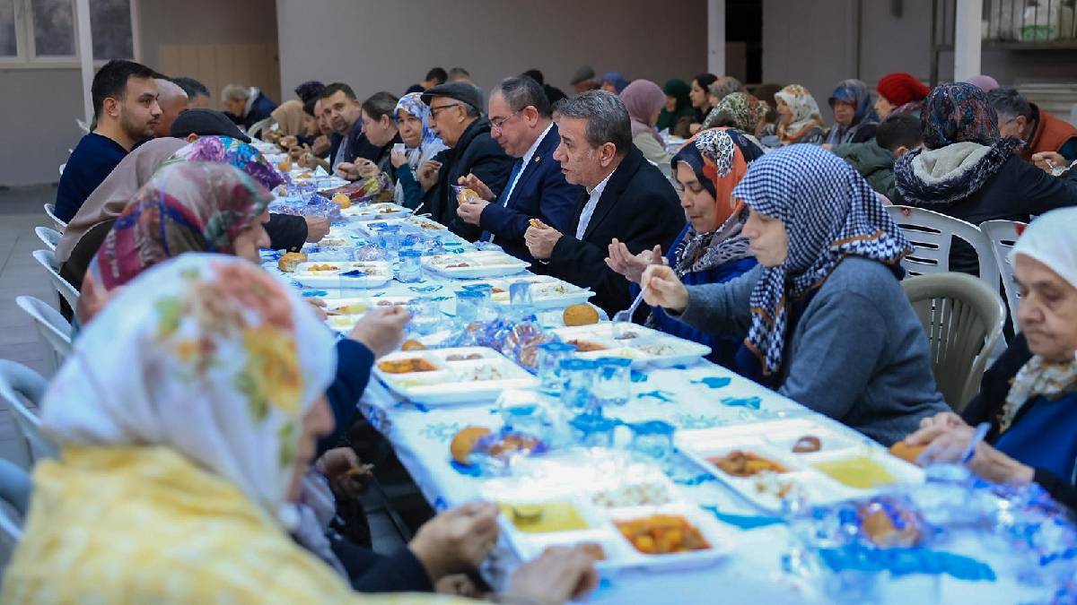 Efeler’in ilk iftar sofrası Alanlı Mahallesi’nde kuruldu