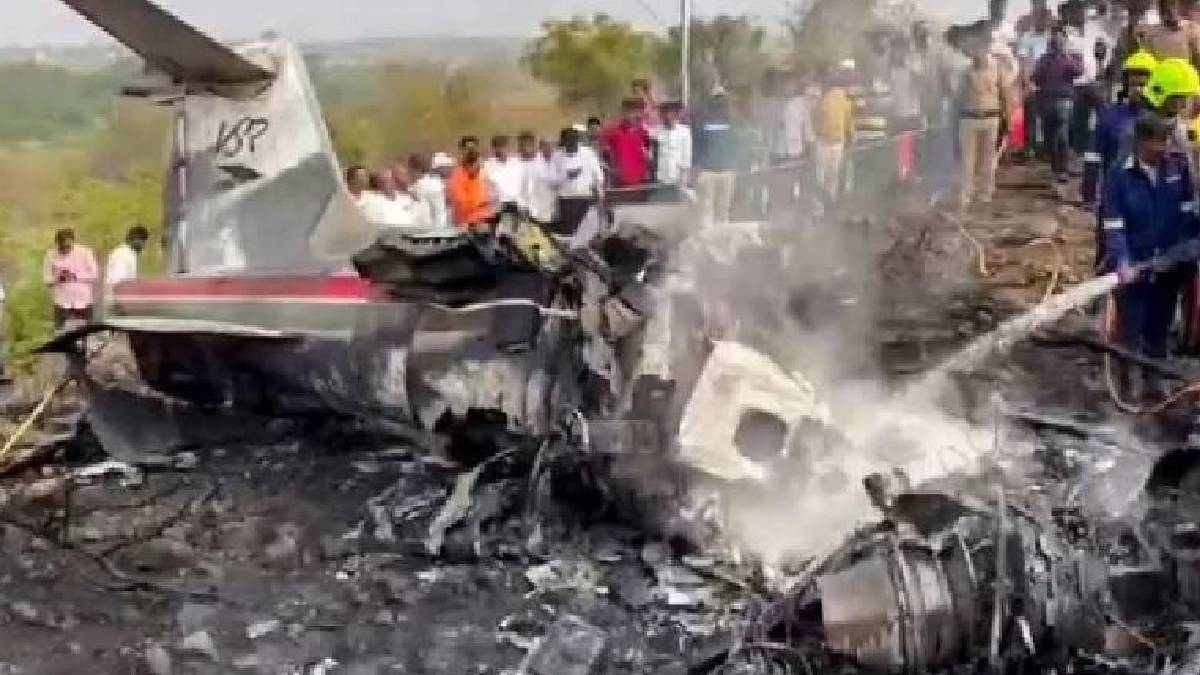 İran'da eğitim uçağı düştü: 1 ölü