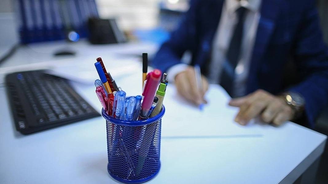 Kamu çalışanlarının maaşlarına düzenleme sinyali! Bakan Şimşek çalışma başlattı