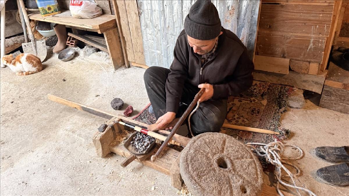 60 yaşında meslek savaşı: Kaybolmasın diye emek veriyor!