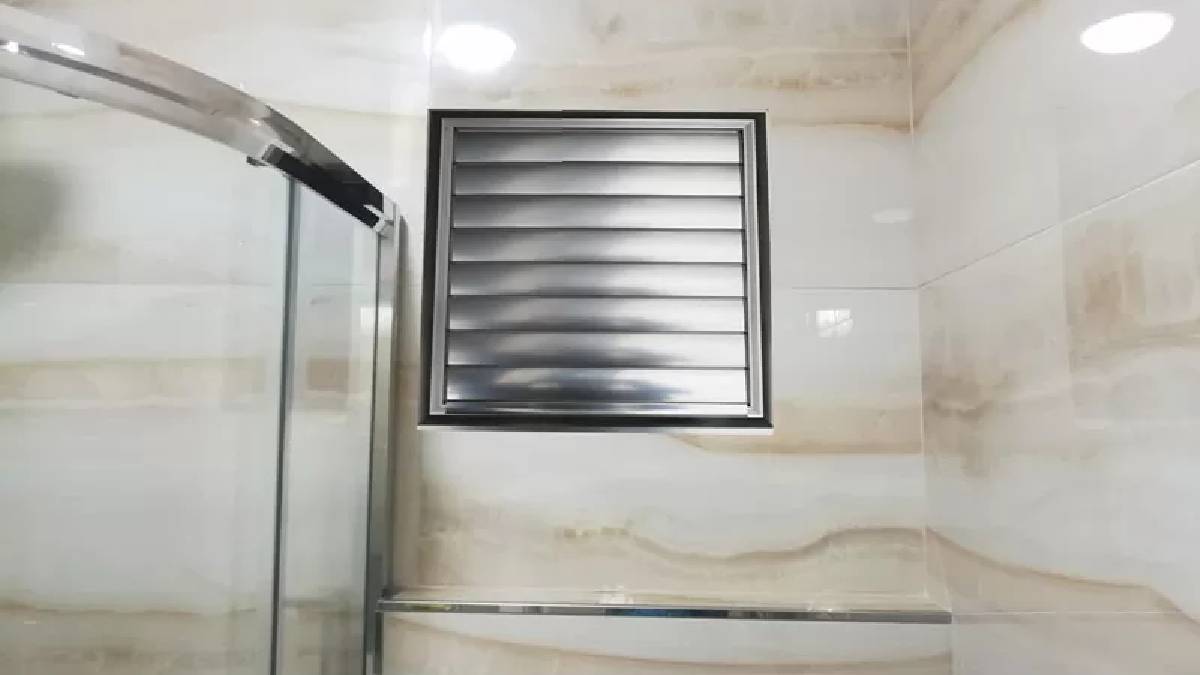 Banyoda olmasının bir anlamı varmış: Küçük cam küf ve nemi yok ediyor!