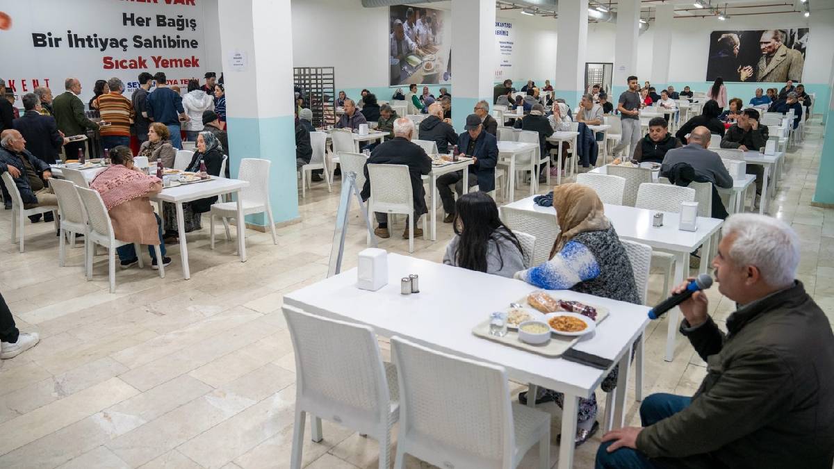 Başkan Vekili Akkan, Seyhanlılar ile iftar sofrasında buluştu