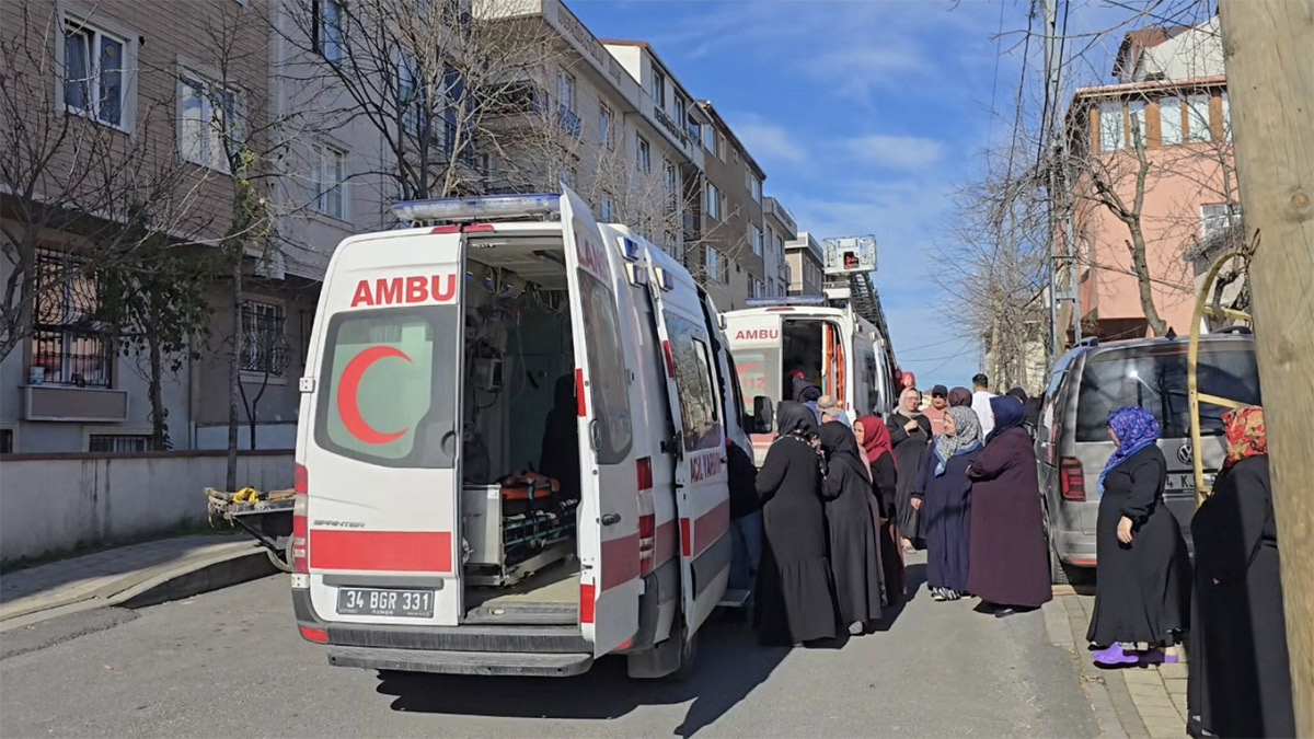 Sancaktepe’de 4 katlı binada yangın: 7 kişi kurtarıldı