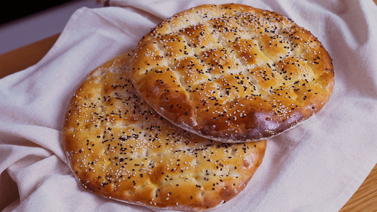 Püf noktası hamurunda saklı! Karadenizli ustalardan ayrıntılı Ramazan pidesi tarifi