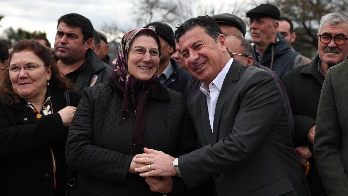 Başkan Aras meyve fidanı dağıtımında üreticilerle buluştu