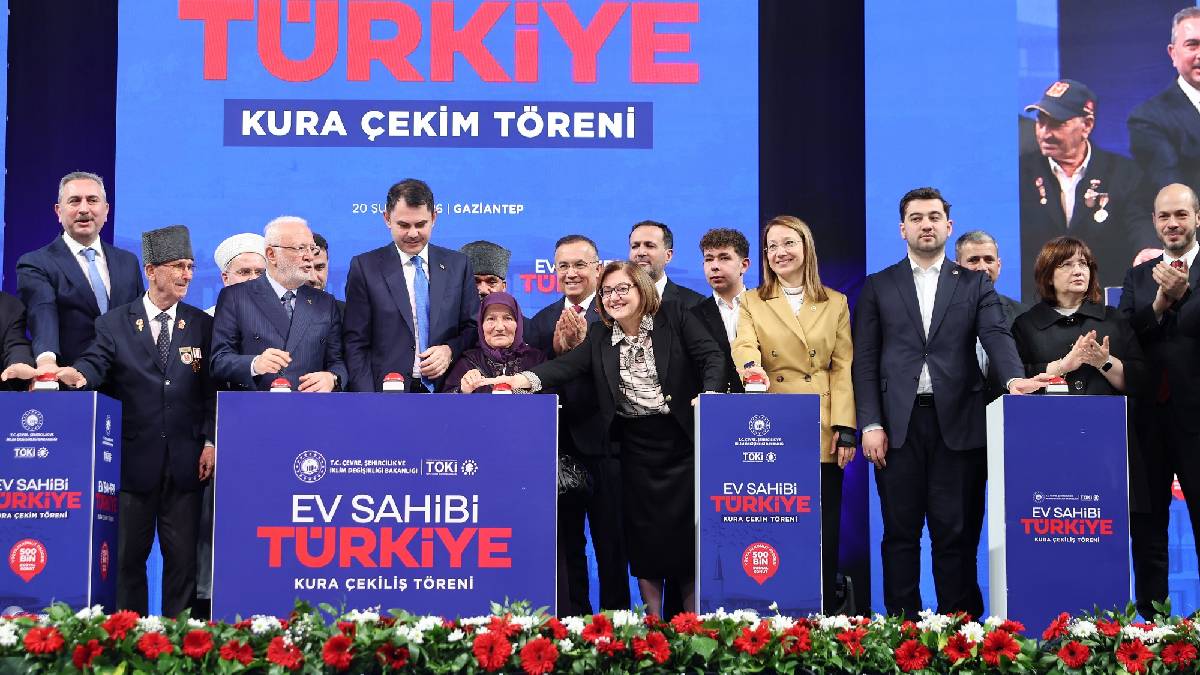 Gaziantep Büyükşehir ev sahipliğinde yüzyılın sosyal konut projesi için kuralar çekildi: İlk talihlileri Bakan Kurum belirledi