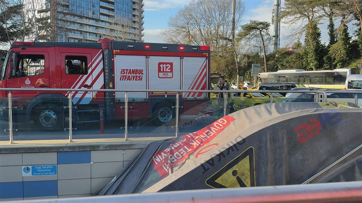 Hacıosman Metro İstasyonu’nda bir kişi raylara atladı! Metro seferleri durduruldu