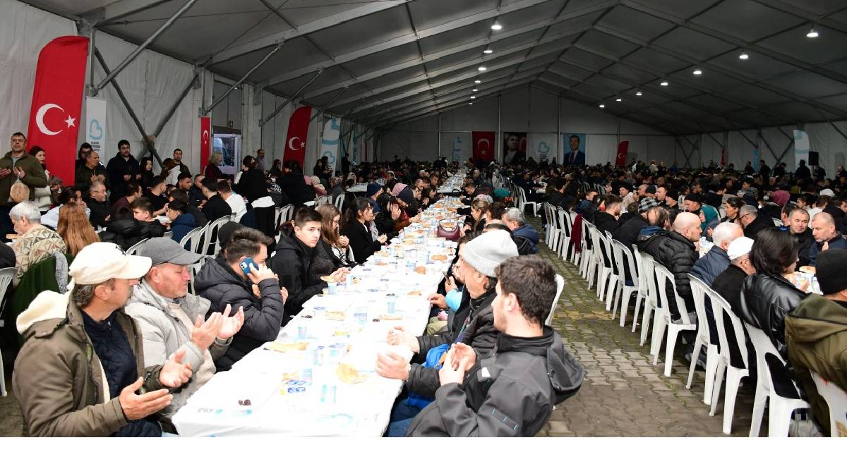 Büyükşehir, ilk iftarını vatandaşlarıyla gerçekleştirdi