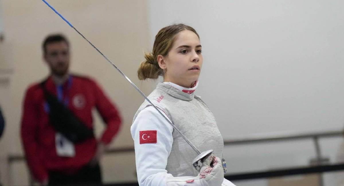 Milli eskrimci Alara Atmaca altın madalya kazandı