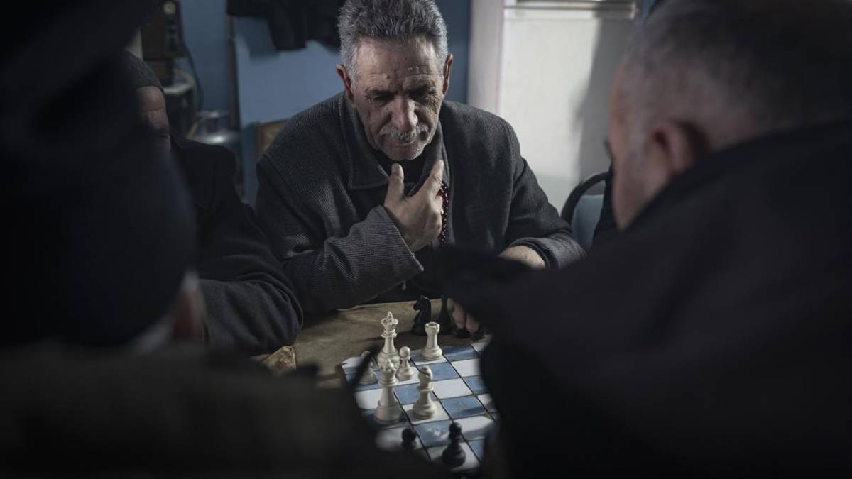 Bu kahvehanede tek kültür var o da ‘Satranç’: Namaz dışında hiçbir şeş bıraktıramıyor!