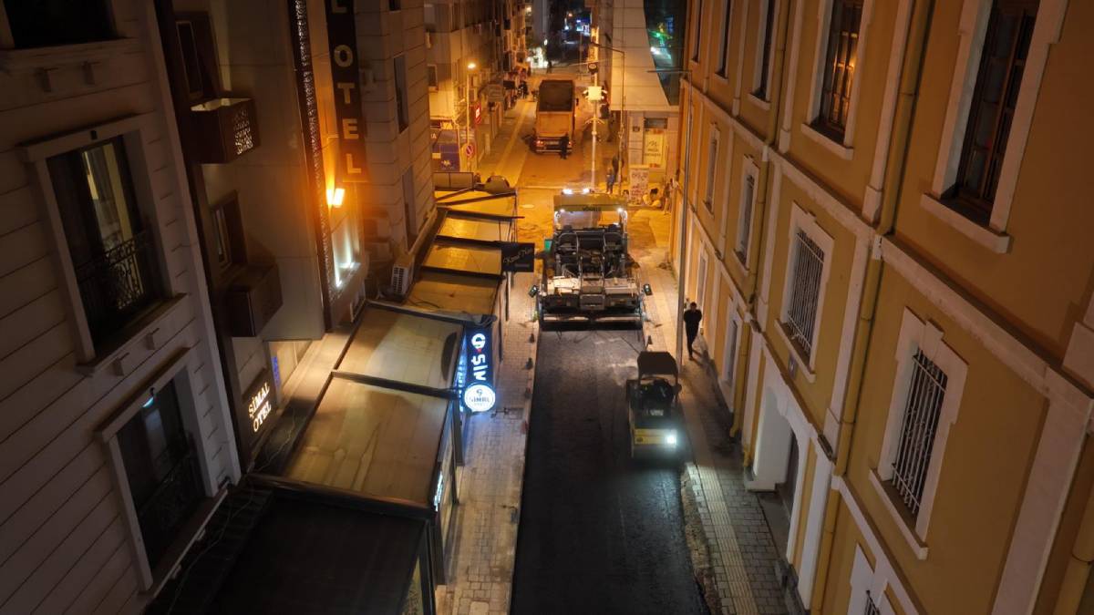 Alsancak’ta altyapısı tamamlanan sokaklar asfaltlanıyor
