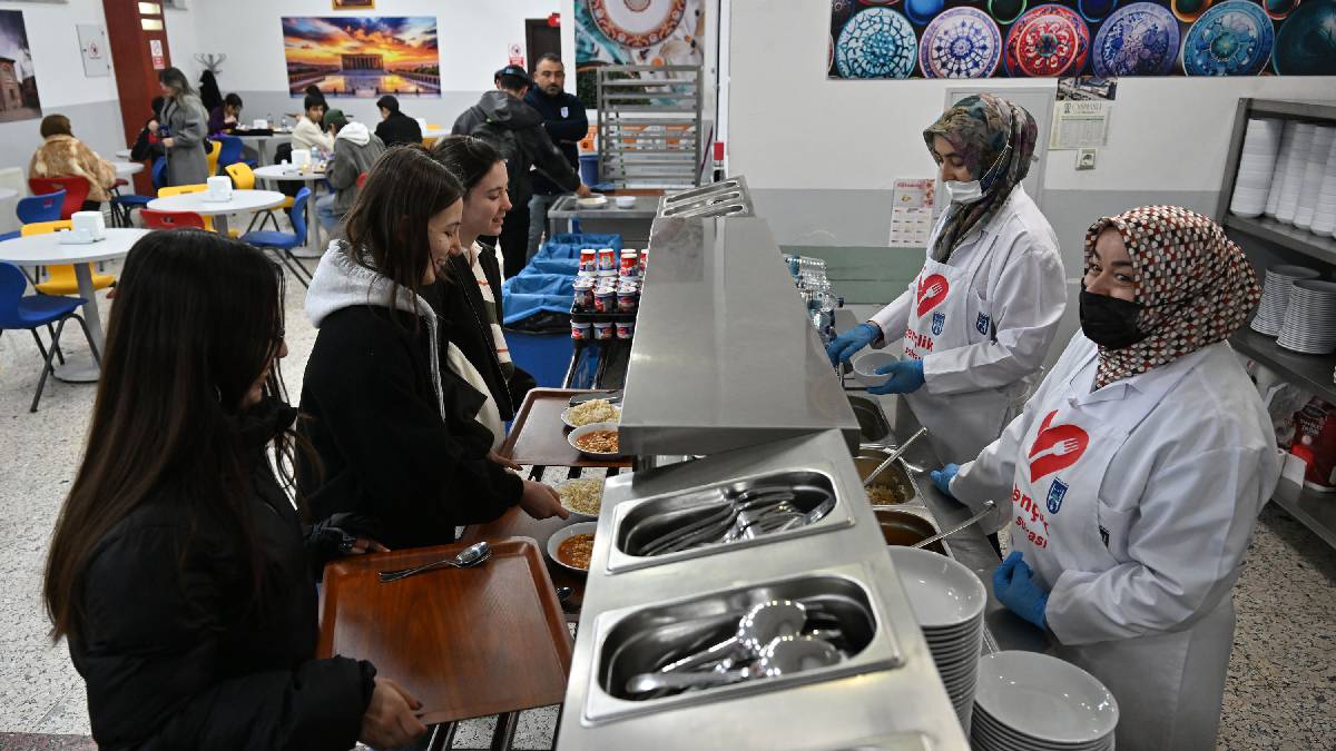Öğrenciler, iftar ve sahurda ABB’nin gençlik sofralarında buluşuyor
