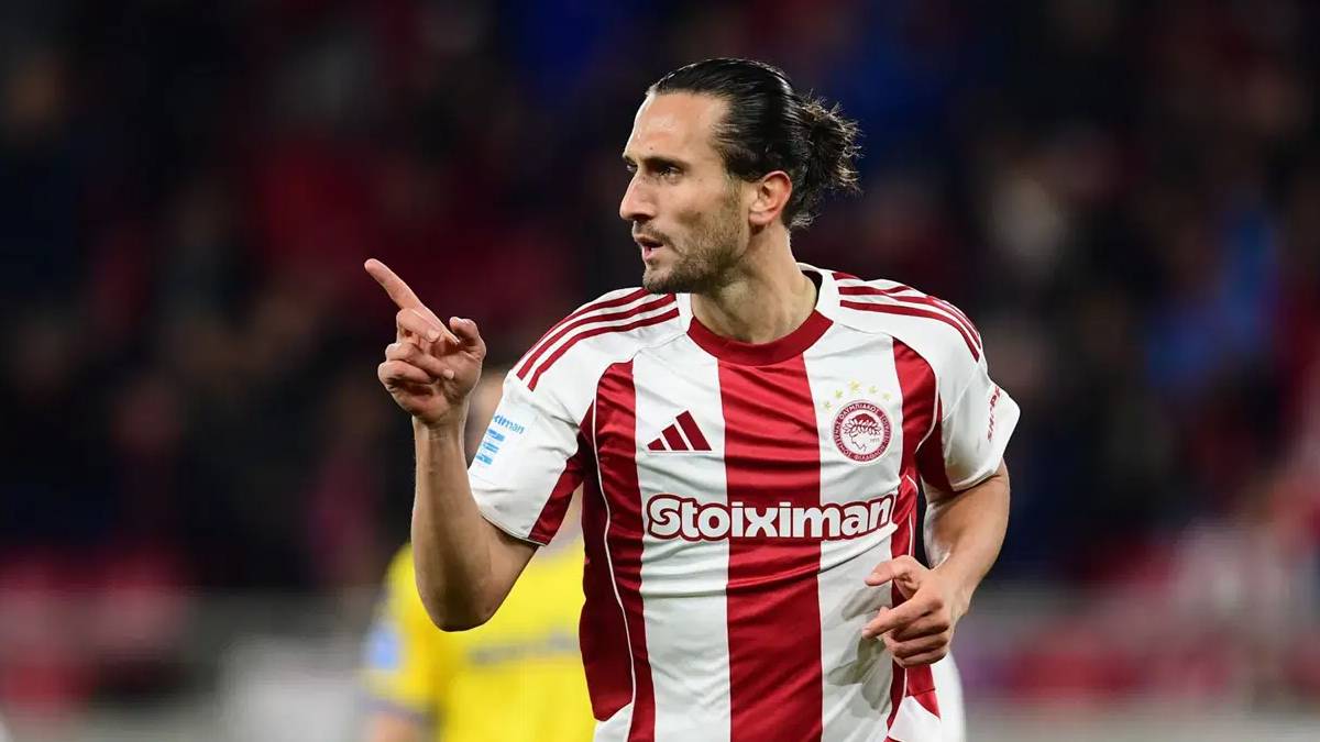 Yusuf Yazıcı Yunanistan'da Olympiakos'u zirveye taşıdı