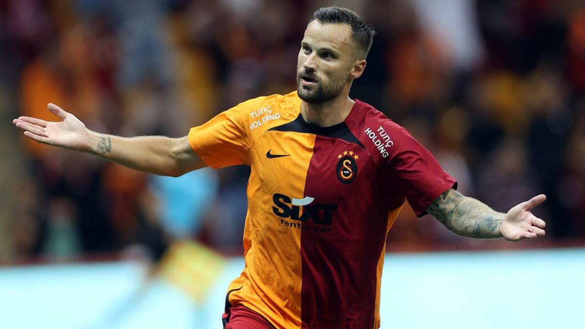 Galatasaray'ın eski golcüsünden sürpriz anlaşma! Yeni takımı herkesi şaşırttı