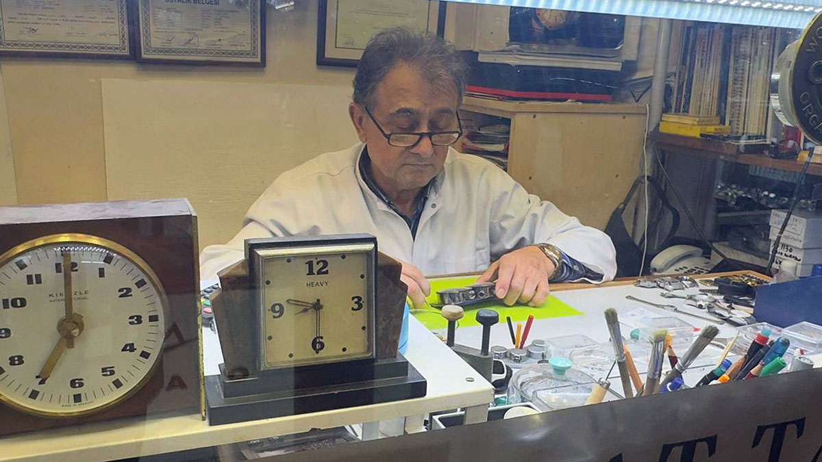 İsviçreliler kendi ürettikleri saatleri tamir ettirmek için Türkiye'ye getiriyor
