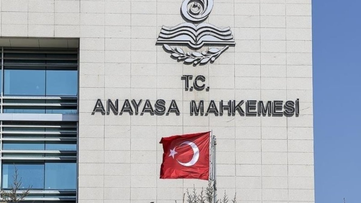 AYM: Tutuklunun sigara içilmeyen odaya geçme talebinin reddi hak ihlali