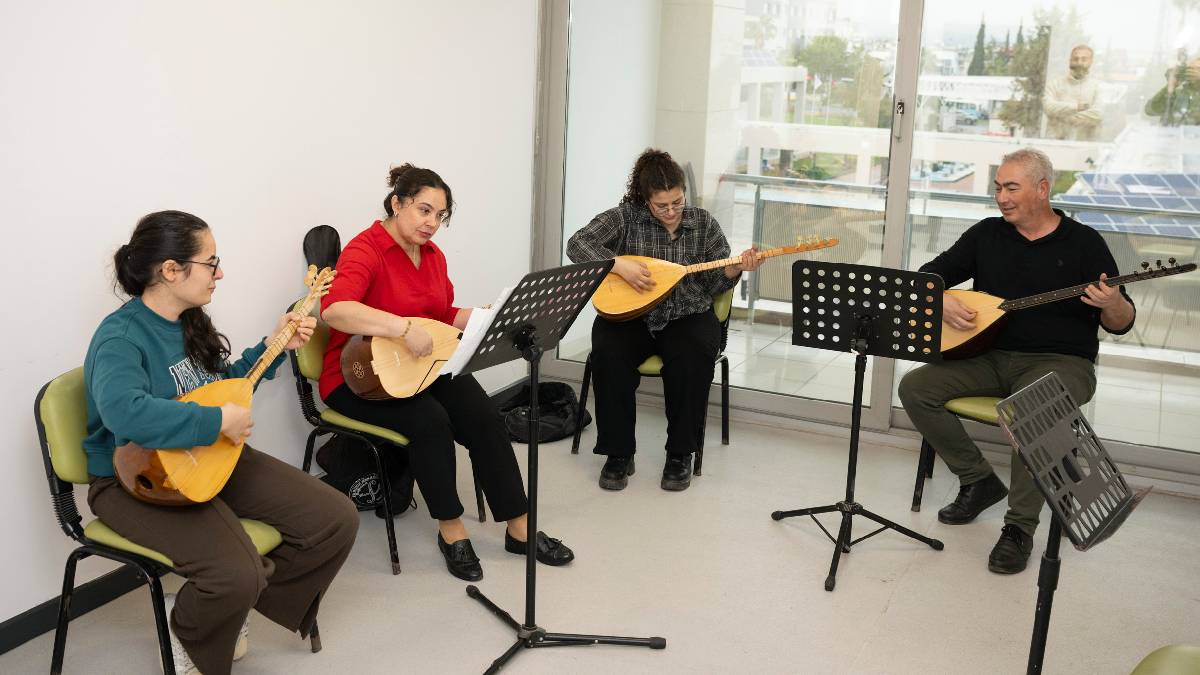 Kentin ritmi Mersin Büyükşehir'in enstrüman kurslarında atıyor