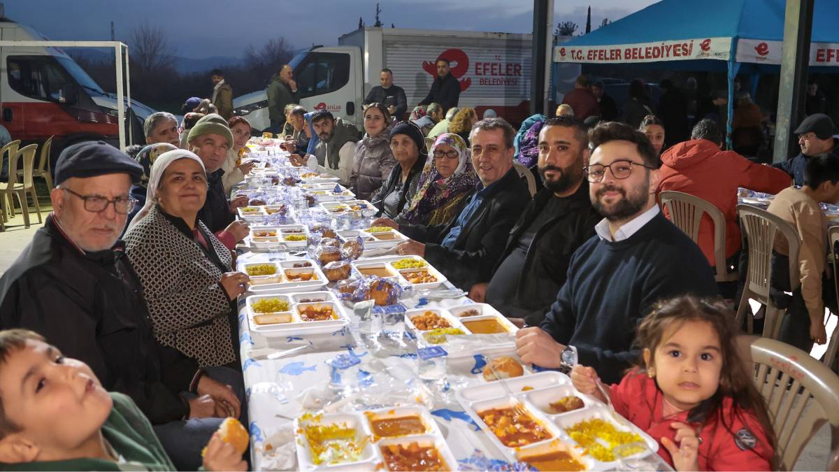 Efeler Belediyesinin iftar sofraları binlerce kişiyi ağırlıyor