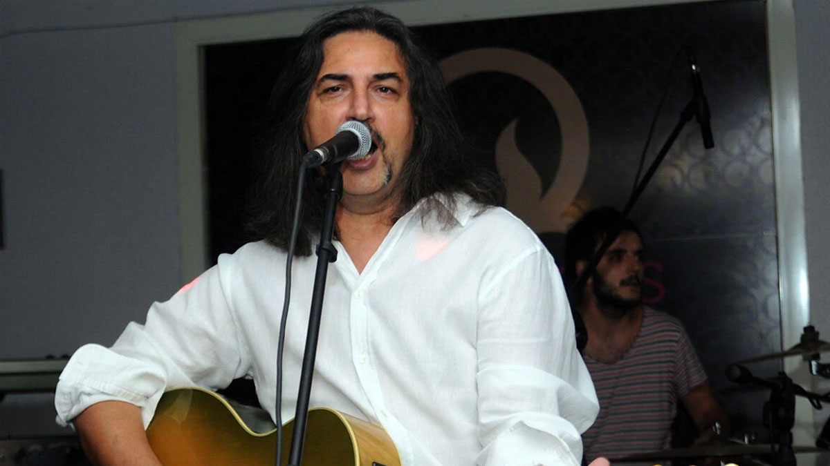 Şarkıcı Çelik depremzedelere Ramazan kolisi dağıtacak