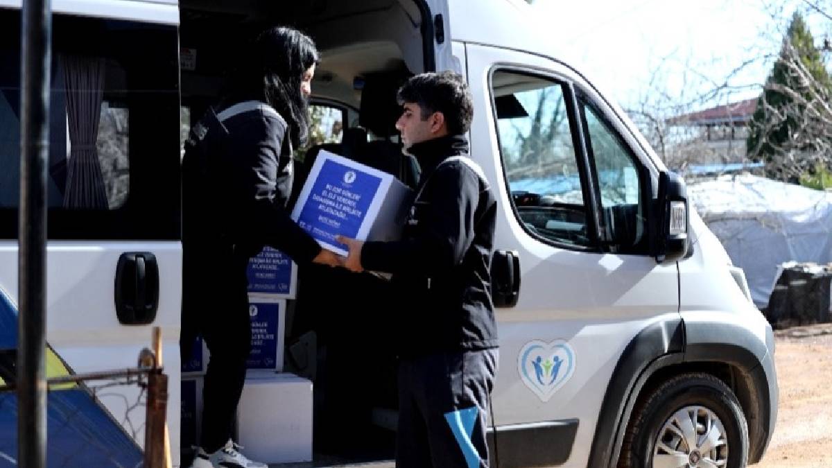 Merkezefendi Belediyesinden dayanışma ruhu: İhtiyaç sahiplerine Ramazan ayında gıda kolisi desteği…