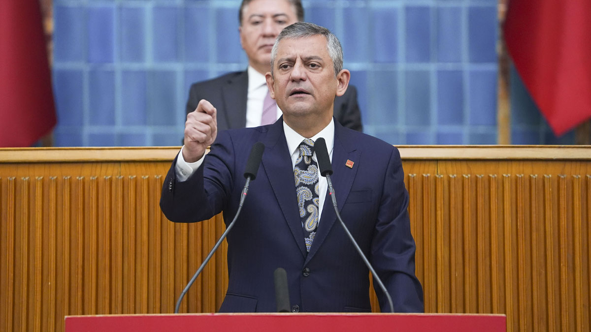 Özel'den 'köprülerin özelleştirileceği' iddiasına tepki: Otobanlardaki tüm gişeleri kıracağız