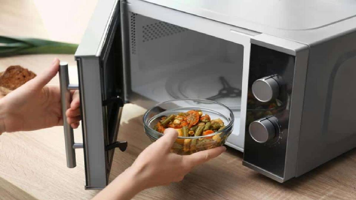 Mutfaktaki gizli tehlike mi, pratik yardımcı mı? Mikrodalga fırınlar hakkında bilmeniz gerekenler