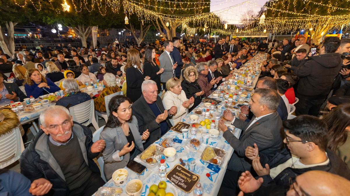 Başkan Seçer, Silifke iftar sofrasında yurttaşlarla buluştu