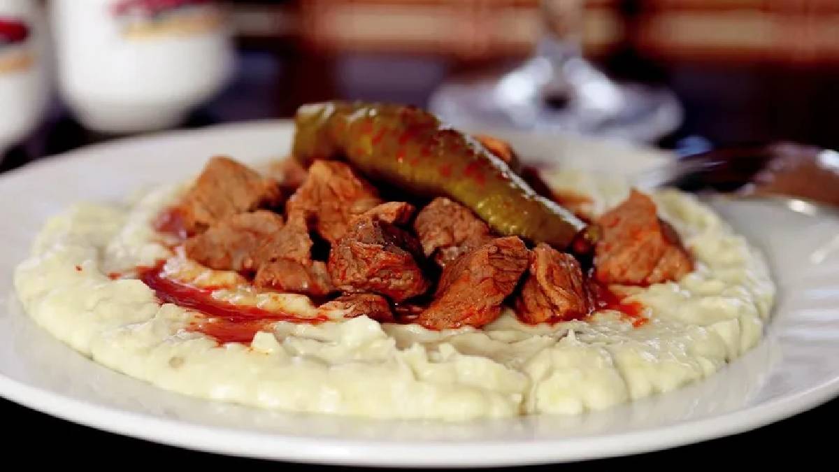 İftara misafiriniz varsa hemen yapın: Beğendili tas kebabı tarifi