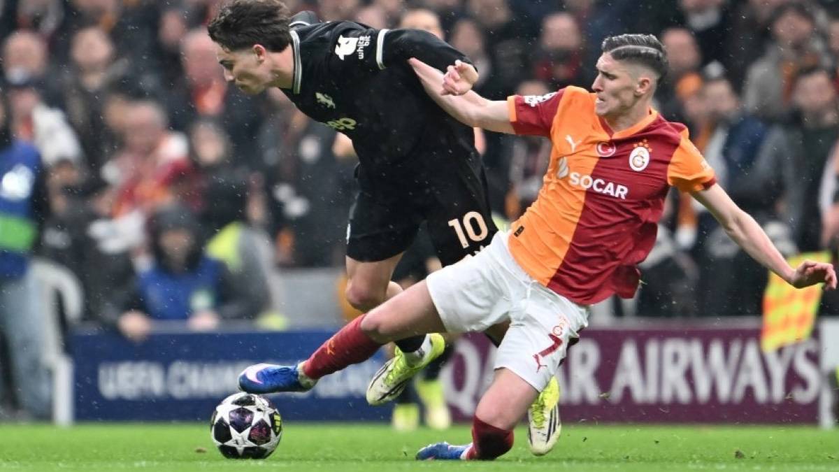 Sallai Galatasaray'a veda mı ediyor? Babasından çarpıcı açıklama