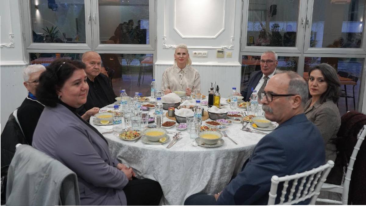 Başkan Subaşı iftarda muhtarlarla bir araya geldi