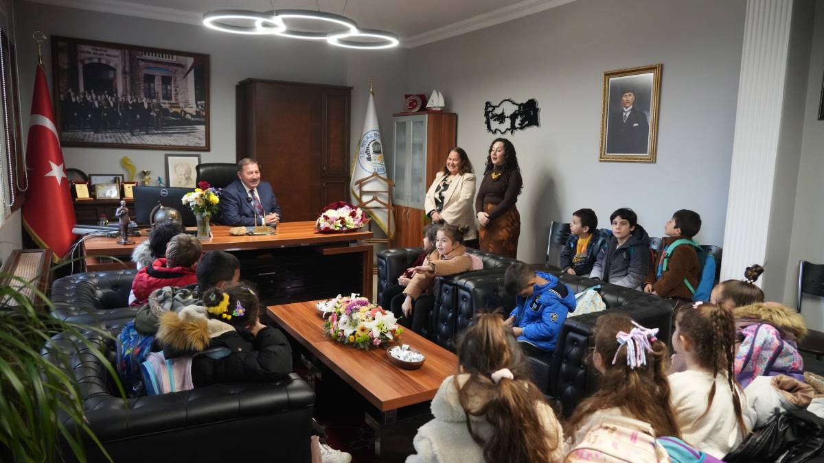 Minik öğrenciler sordu, Başkan Topuz yanıtladı