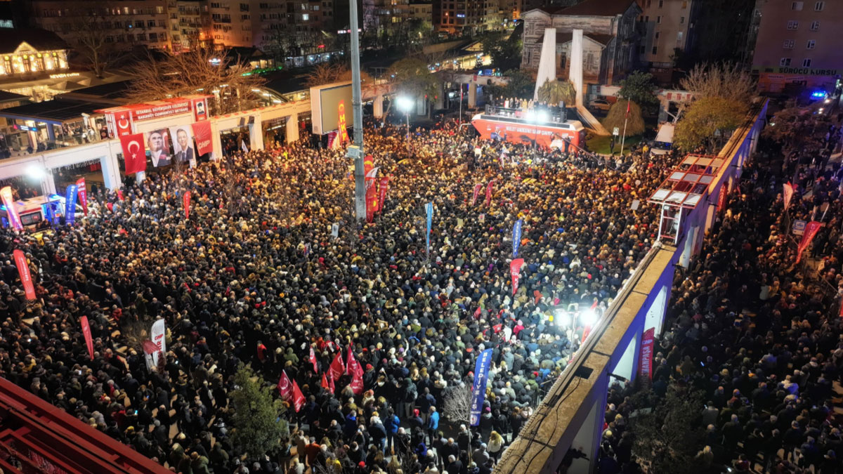CHP'nin bölge mitinginde Özgür Özel: 9 Mart'ta herkes sözünü tutsun; duruşma canlı yayınlansın