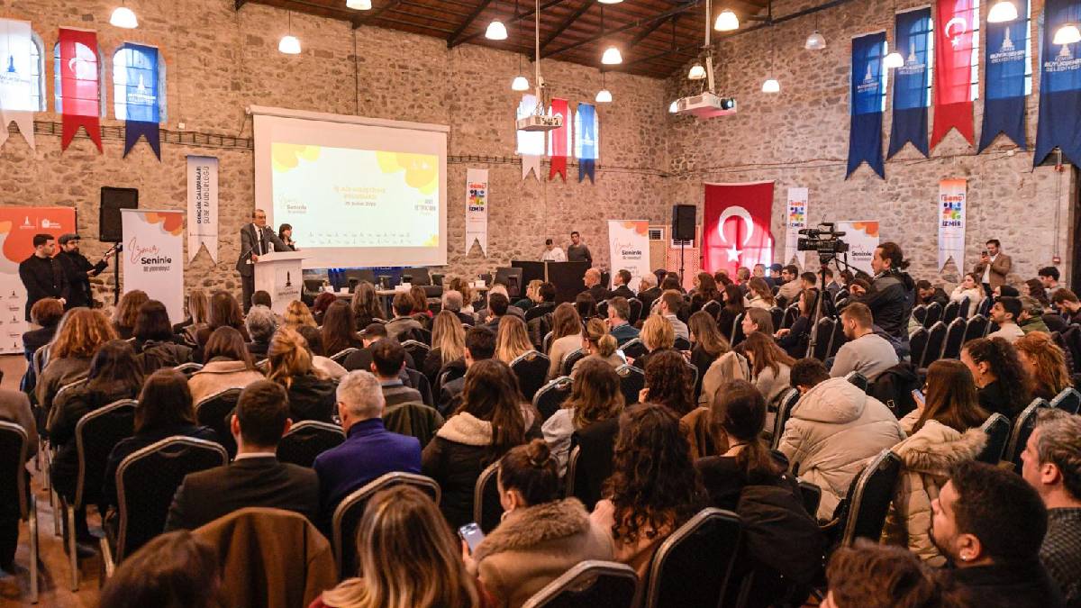 “İzmir Seninle” ile gençlere güçlü kariyer köprüsü: İş Dünyasının liderleriyle bir araya gelindi