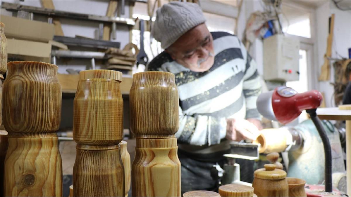 30 yıllık mesleğini yaşatmaya çalışıyor: Çeşit çeşit ahşapları gelecek nesle aktarmak istiyor
