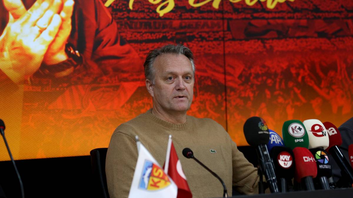 Kayserispor yeni hocasıyla sözleşme imzaladı