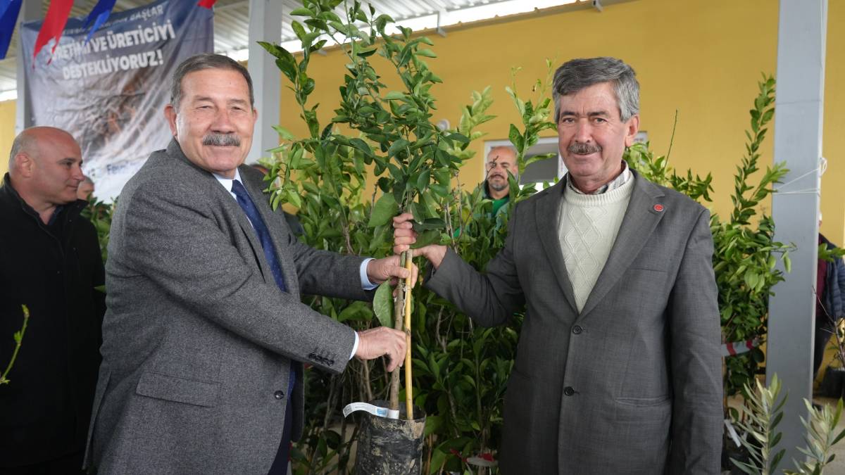 Milas Belediyesi meyve fidanlarını üreticilerle buluşturdu