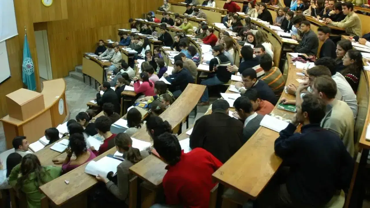 AK Parti'den üniversiteyi yarıda bırakanlara dönüş bileti: Öğrenci affı çıktı mı, ne zaman çıkacak