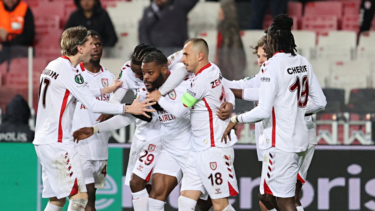 Samsunspor'dan tarihi başarı: Kırmızı-beyazlılar Konferans Ligi'nde son 16'ya kaldı