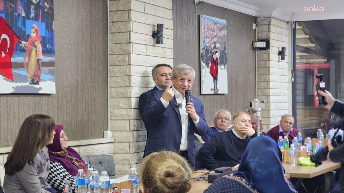 Davutoğlu, KHK mağdurlarıyla iftarda buluştu: Adalet herkese lazımdır