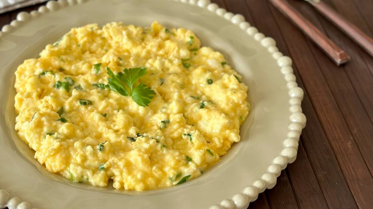 Kahvaltı Sofralarının Yöresel Lezzeti: Çökelekli Yumurta