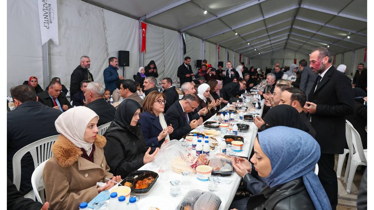 Gaziantep Büyükşehir’den Halep’te 10 bin kişilik iftar!