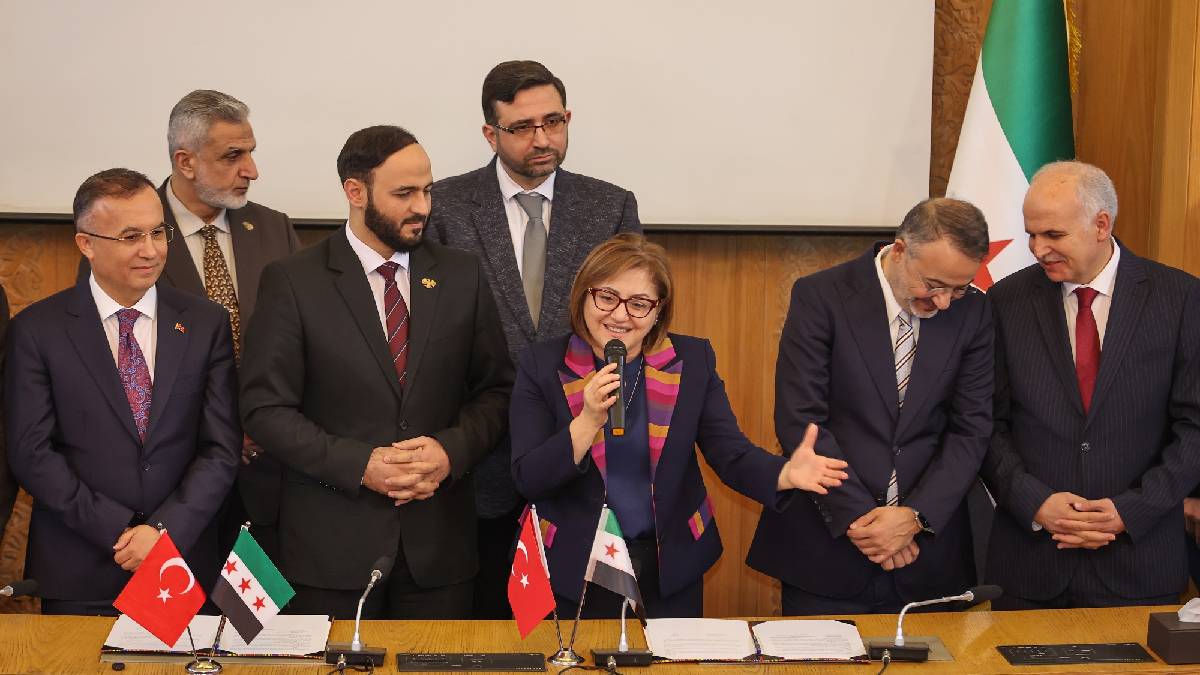 Gaziantep Büyükşehir’den Halep’e yeşil alan ve ulaşım desteği