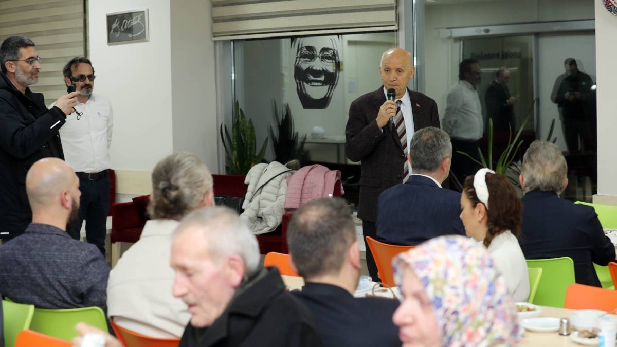 Yaşar, Zübeyde Hanım Konukevi sakinleri ile iftarda buluştu